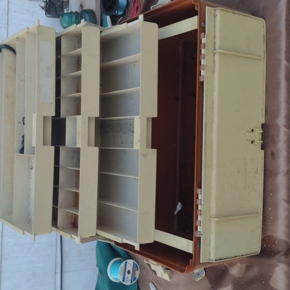 Vintage Two-Tone Jumbo 747 Tackle /Bait Toolbox - Picture 3 of 3